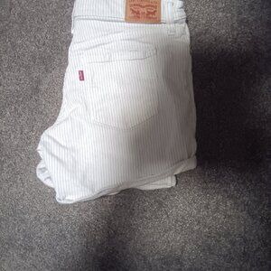 Levis size 28 shorts